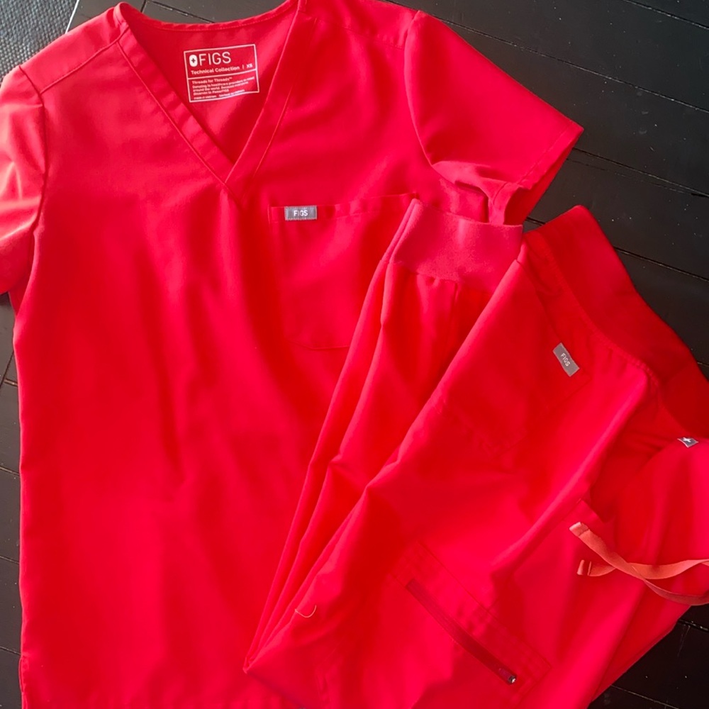 Womens pop red figs scrub set